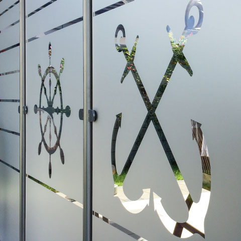 Scheibenbeklebung mit Glasdekorfolie