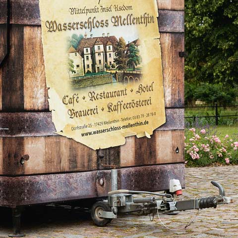 Vollverklebung eines Bierwagens